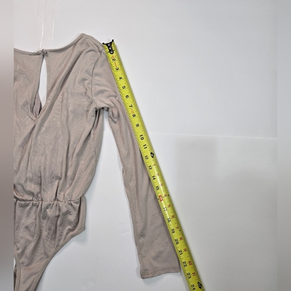 Lulus Beige Long Sleeve Bodysuit -Size XS - Picture 4 of 7
